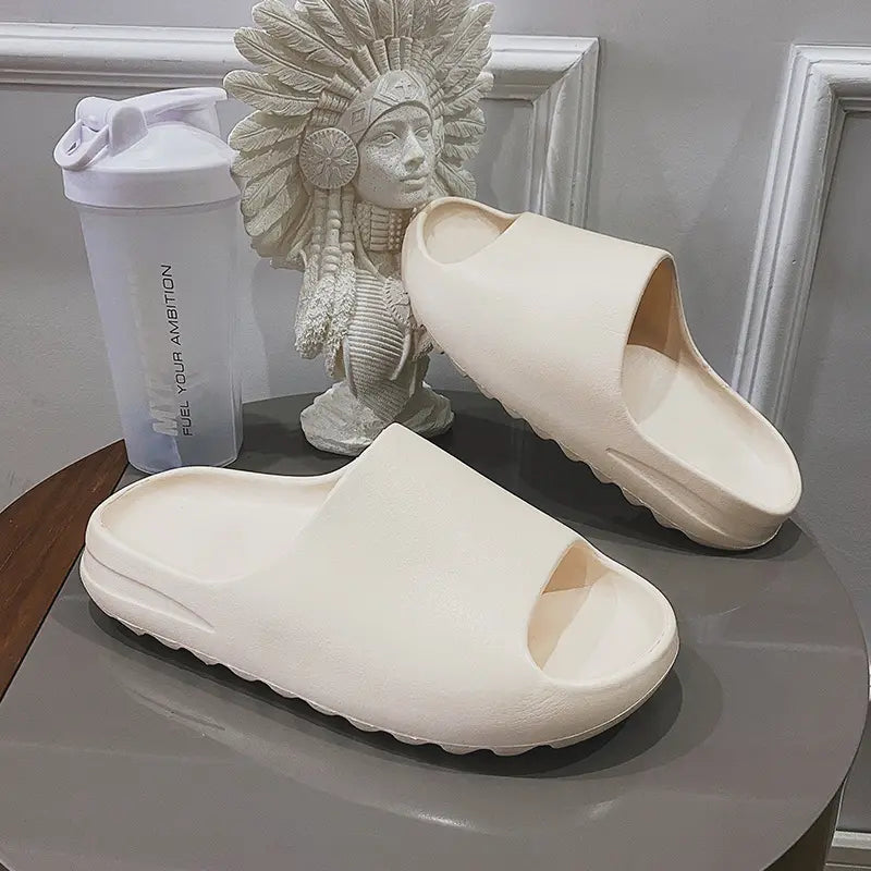 Claquettes beige confortables en mousse souple été