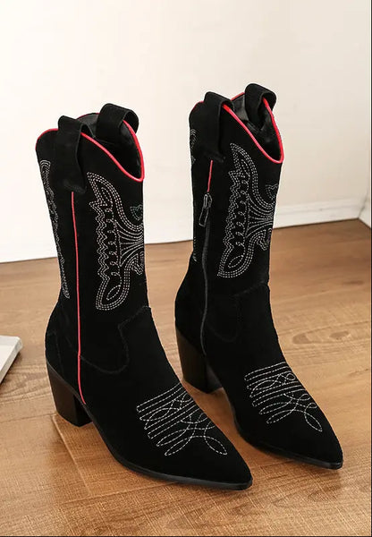 Bottes santiags noir et marron pour femme, vue profil, talon moyen, style western chic, cuir véritable.