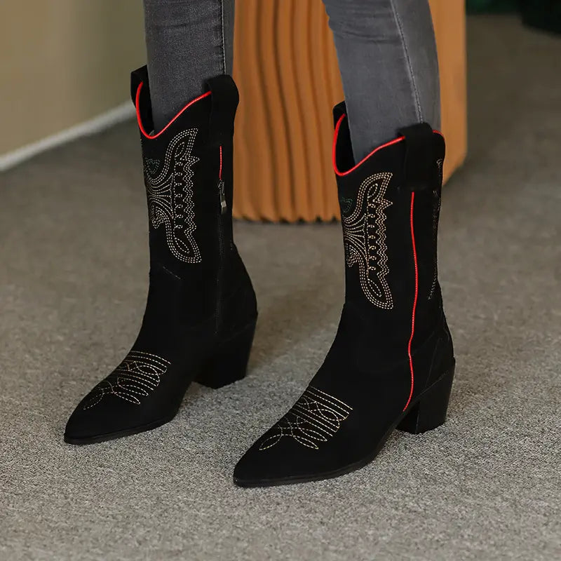 Santiags femme en cuir de vache noir et marron, bout pointu, doublure velours ou simple.