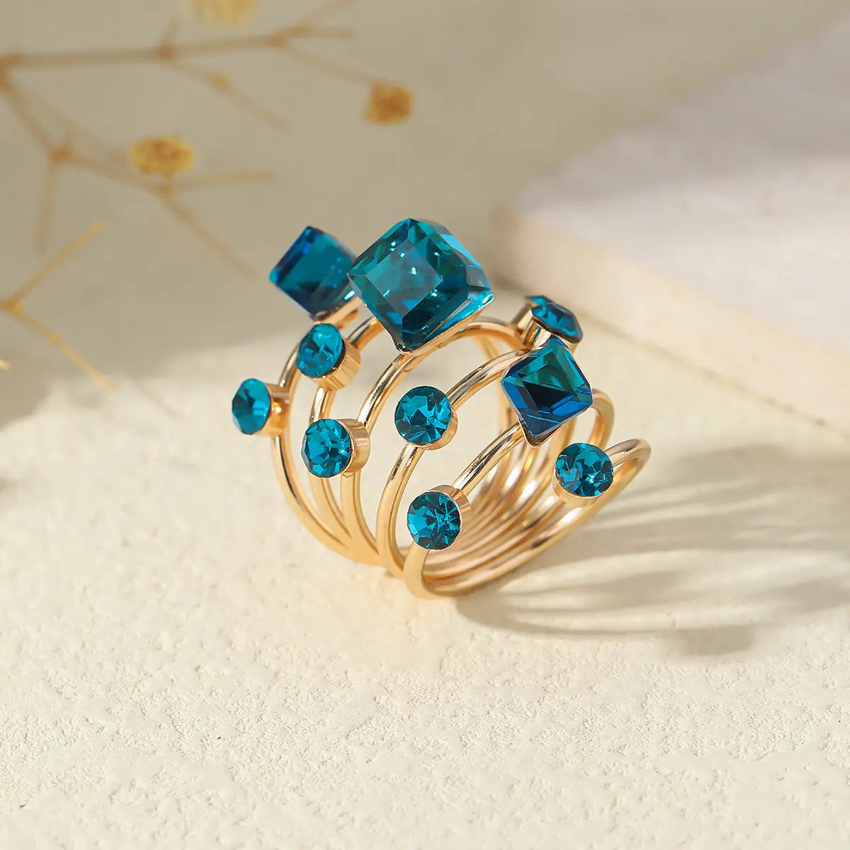 : Bague dorée style urbain chic bijou femme moderne SecretBombe