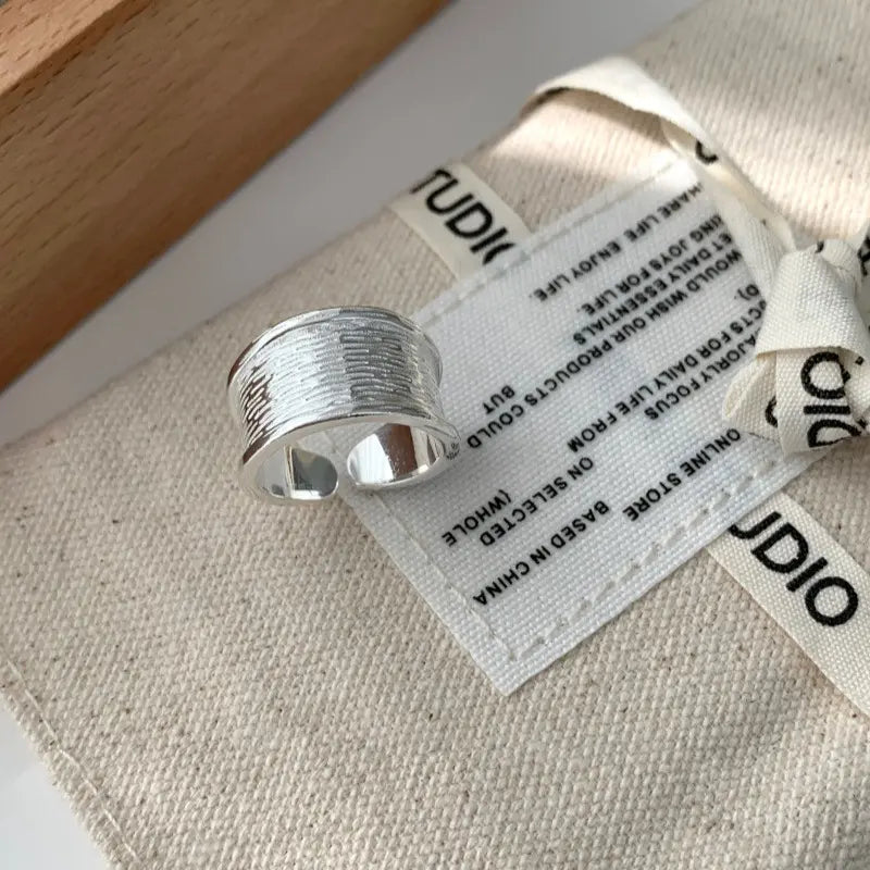 Bague femme argent minimaliste design moderne SecretBombe