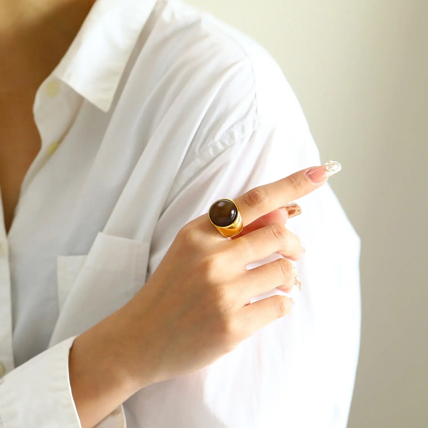 Bague dorée femme pierre colorée élégante SecretBombe