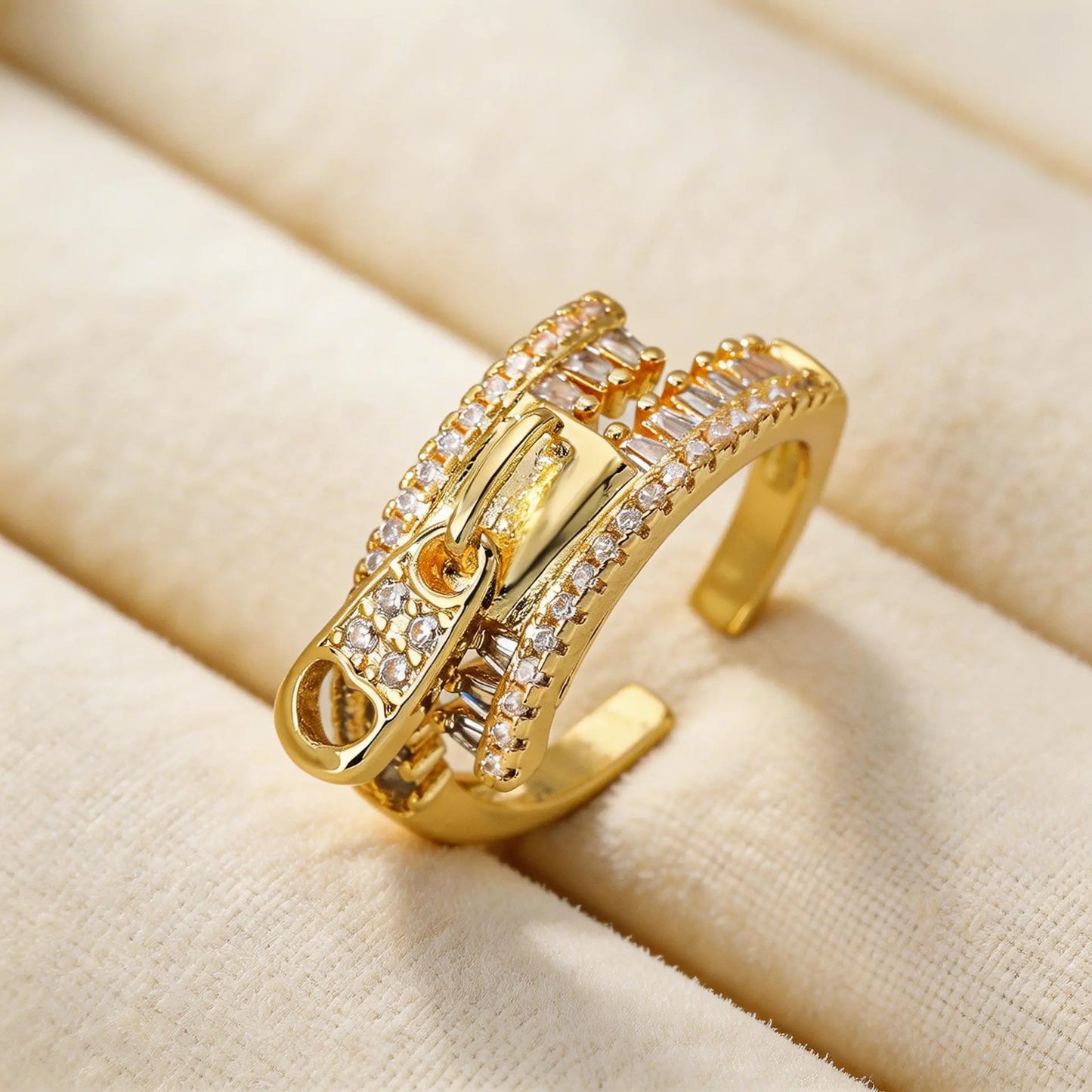Bague originale femme zip dorée avec zircon coloré chic SecretBombe