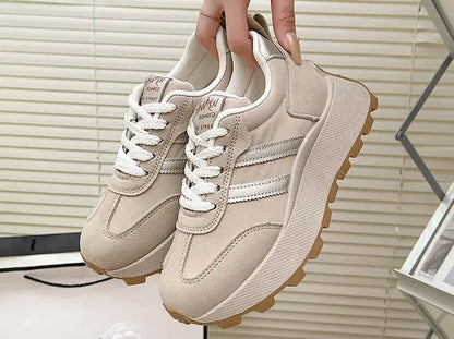 détail baskets rétro femme beige matière microfibre SecretBombe