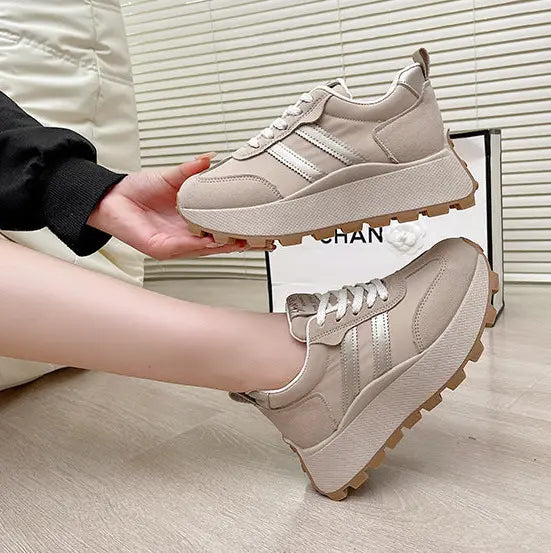 baskets rétro femme beige à bandes contrastées style urbain SecretBombe