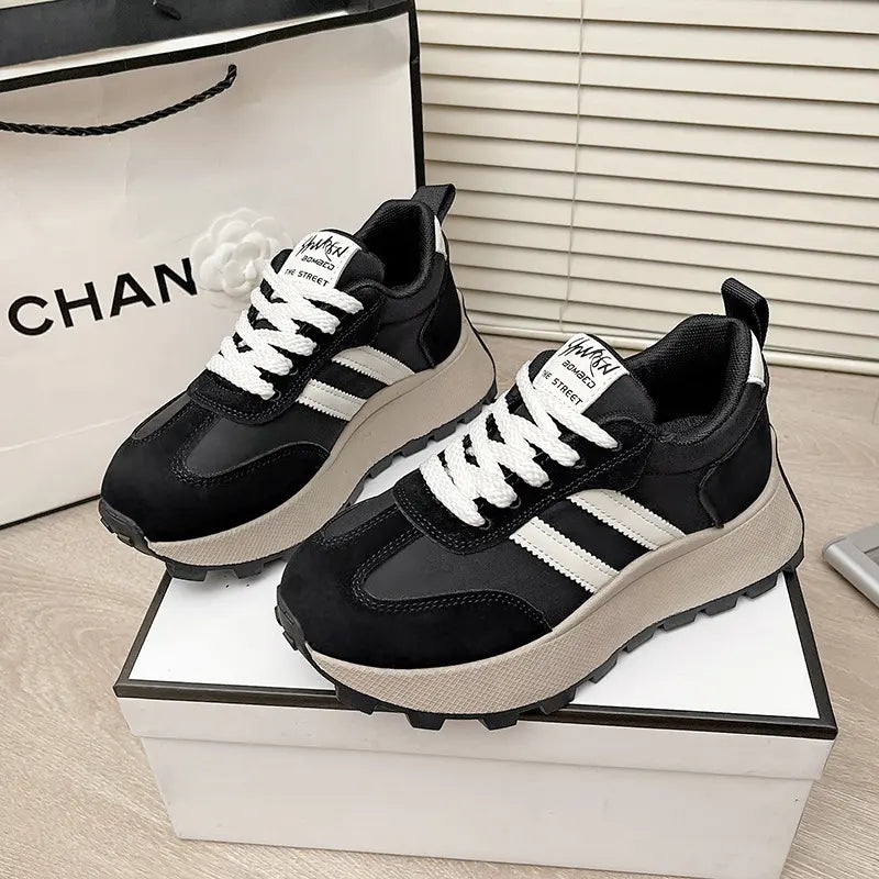 baskets rétro femme noir beige rouge collection sneakers SecretBombe