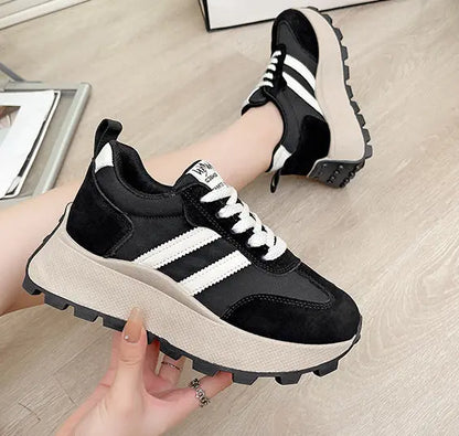 baskets rétro femme noires style streetwear semelle épaisse SecretBombe