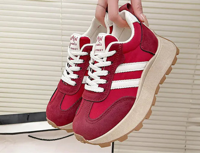 baskets rétro femme rouges vue de profil style sport chic SecretBombe