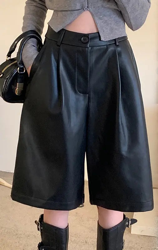 Bermuda oversize cuir vegan SecretBombe look casual chic femme