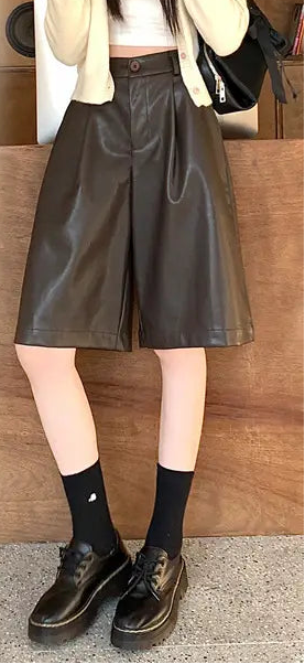 Bermuda cuir vegan marron café SecretBombe style urbain chic