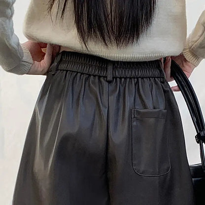 Bermuda mi-mollet cuir vegan SecretBombe silhouette structurée
