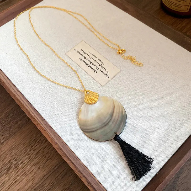Collier clavicule femme nacré élégant avec pendentif rond SecretBombe