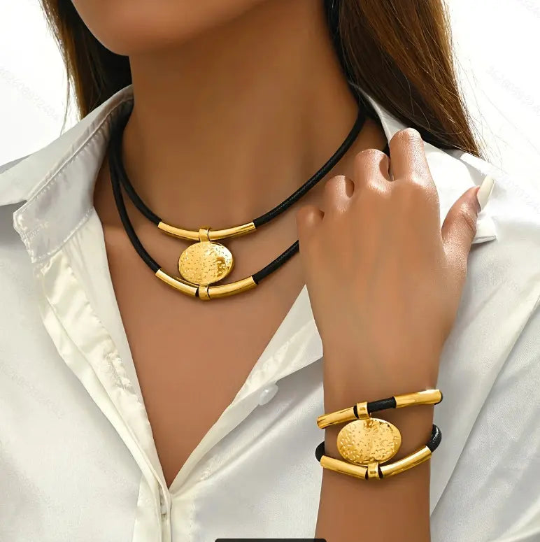 SecretBombe parure bijoux femme collier et bracelet doré pendentif ovale design géométrique élégant