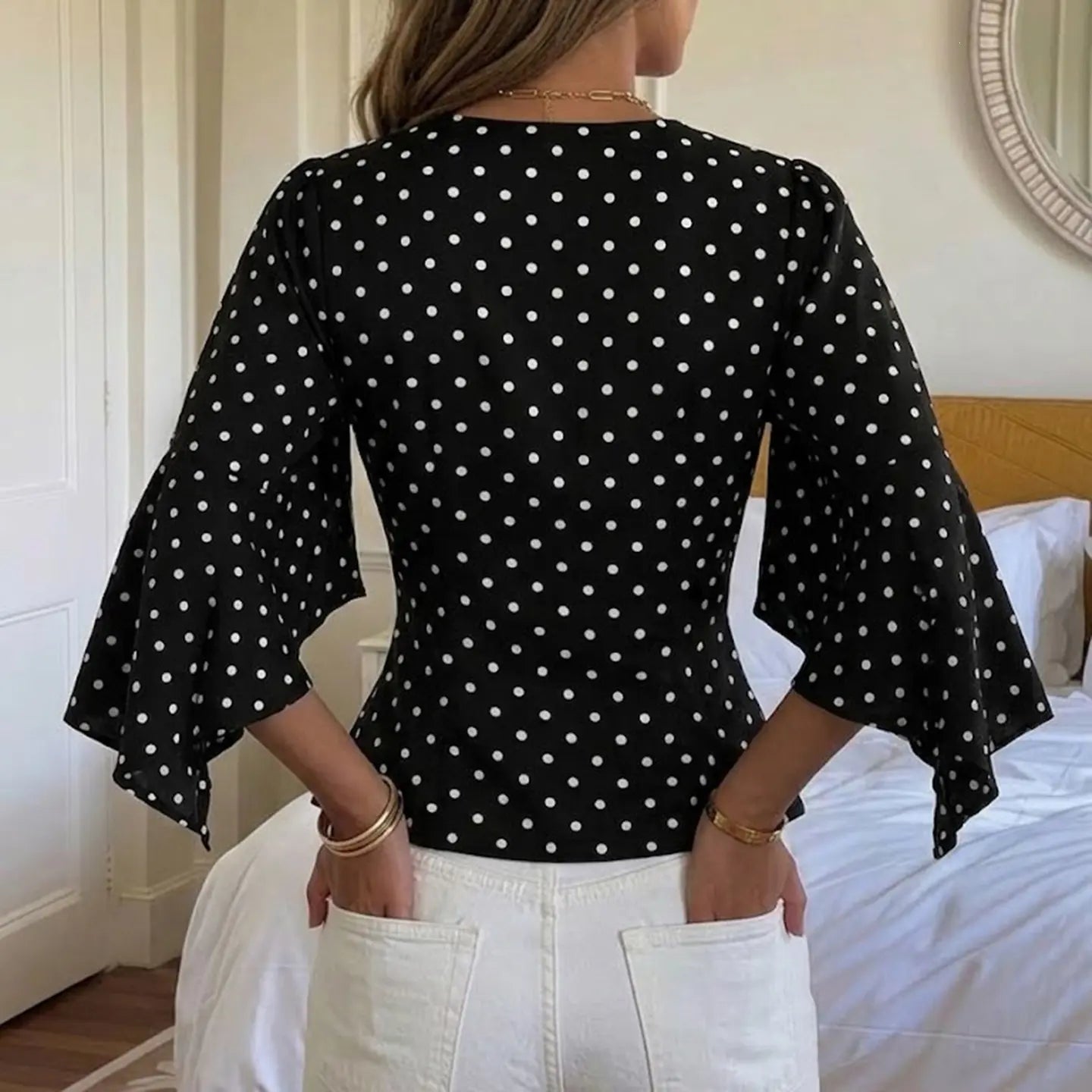 Vue de dos de la blouse noire à pois blancs SecretBombe