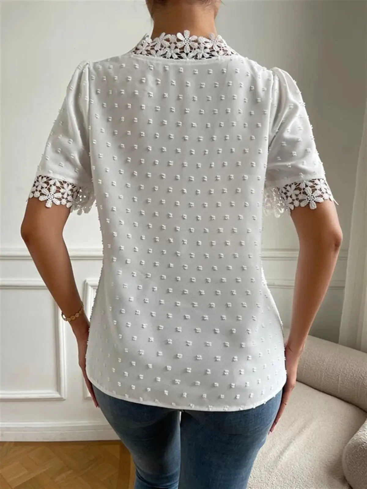 Blouse chic femme manches courtes bouffantes détail dentelle SecretBombe