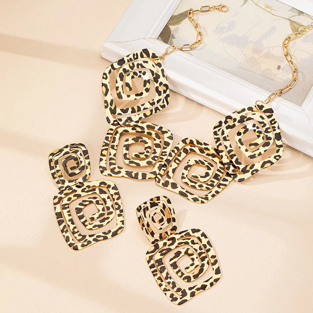 SecretBombe boucles d’oreilles femme léopard design géométrique chic et audacieux