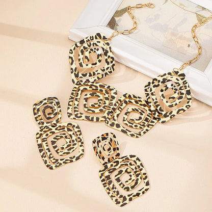 SecretBombe boucles d’oreilles femme léopard design géométrique chic et audacieux