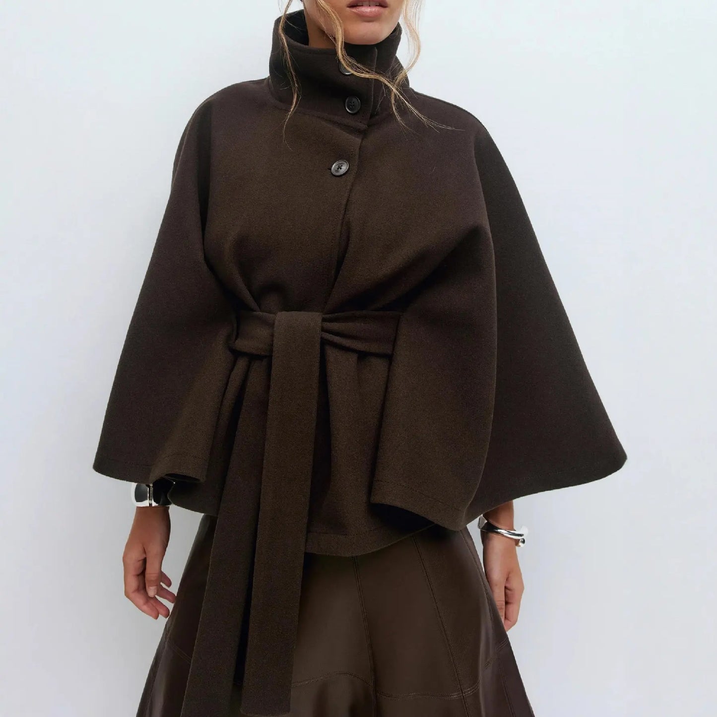 Cape femme SecretBombe col montant boutonné moderne