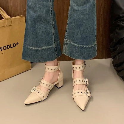 chaussures femme à brides avec boucles métal
