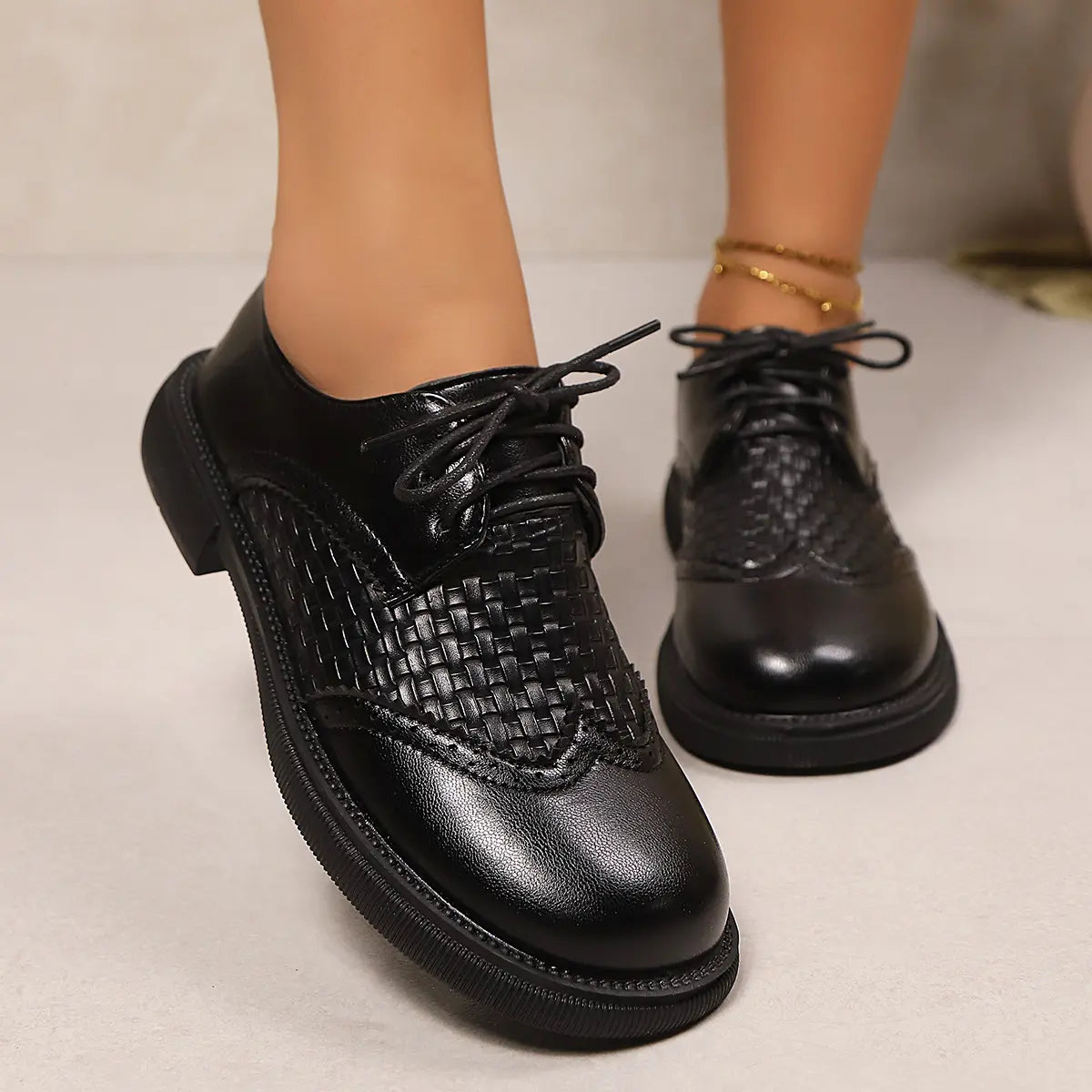 Chaussures femme casual chic noires avec détail filet SecretBombe