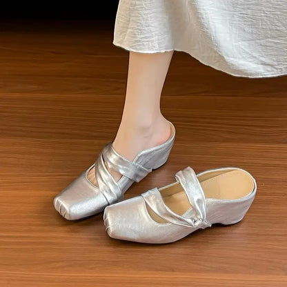 Mules femme chic à talon carré avec design moderne - SecretBombe