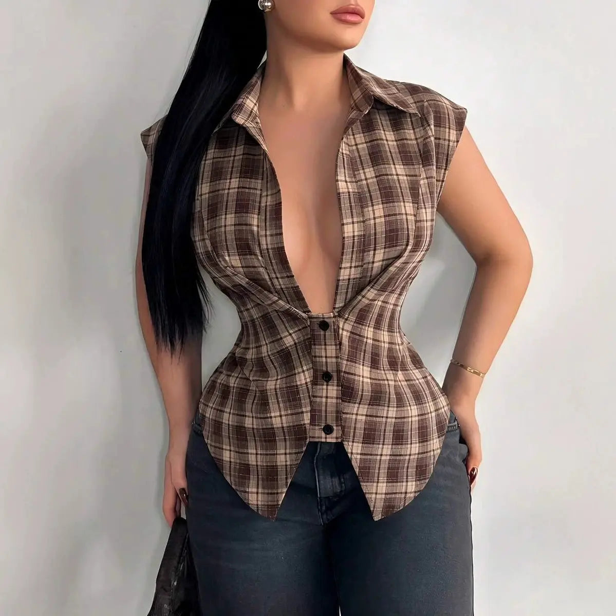 Chemise femme à carreaux marron avec décolleté V – SecretBombe