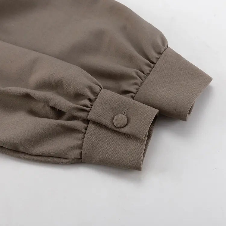 Col haut boutonné de la chemise taupe femme SecretBombe