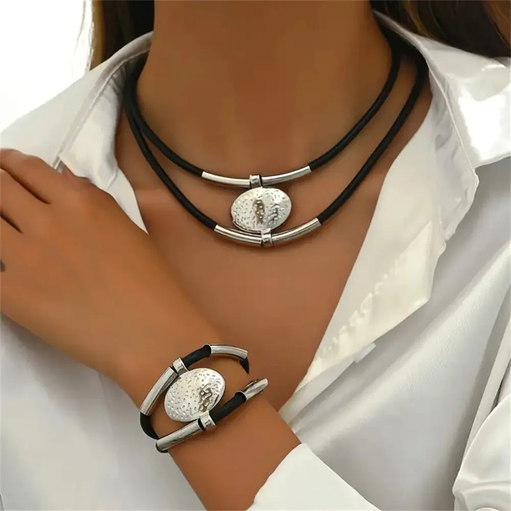 SecretBombe parure collier bracelet femme style vintage moderne pendentif ovale texturé