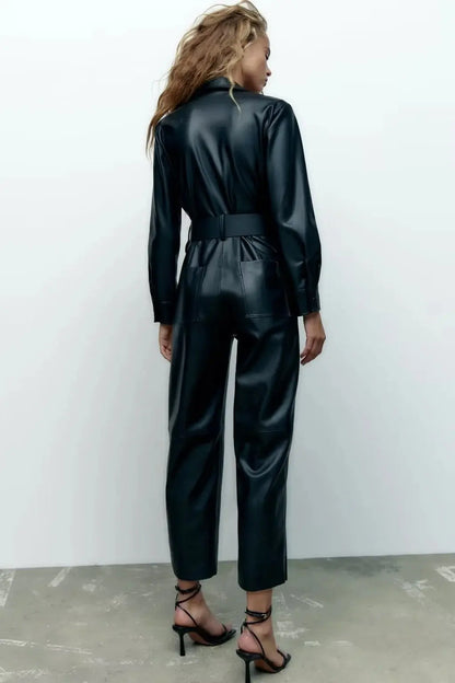 Combinaison cuir vegan SecretBombe avec ceinture large effet taille marquée