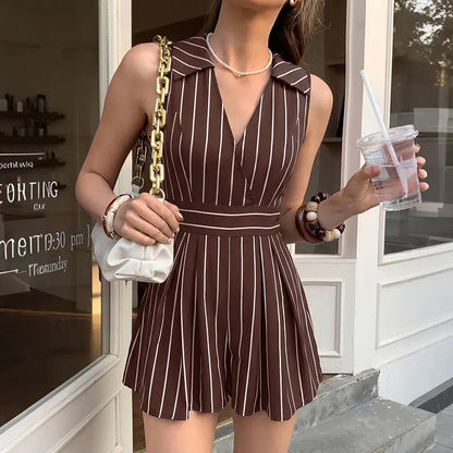 SecretBombe combishort sans manches marron rayé avec taille marquée.