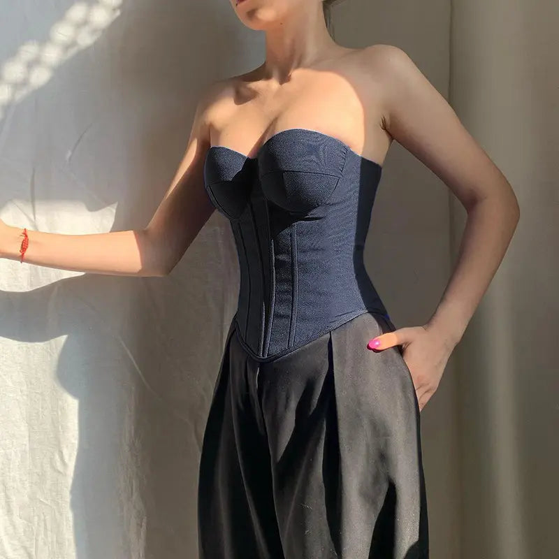 Détail corset bustier denim gainant avec bonnets intégrés SecretBombe