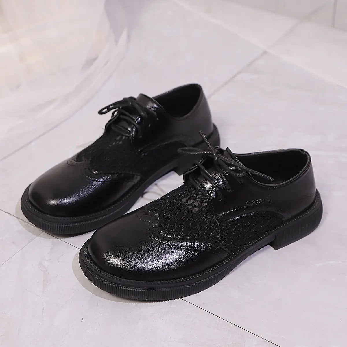 Derbies femme noires avec détail filet et lacets SecretBombe
