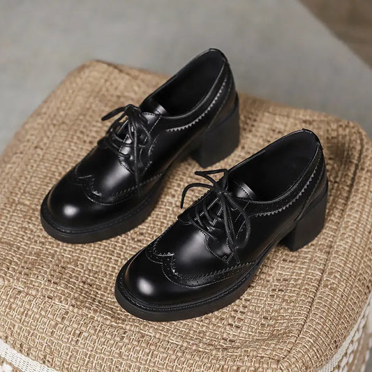 Derbies femme noires vernis à talon style british SecretBombe