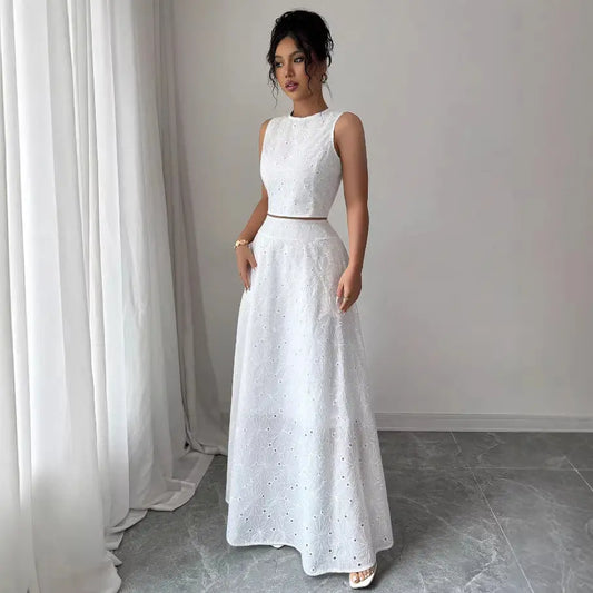 Tenue blanche chic composée d'un haut sans manches et d'une jupe longue – SecretBombe.