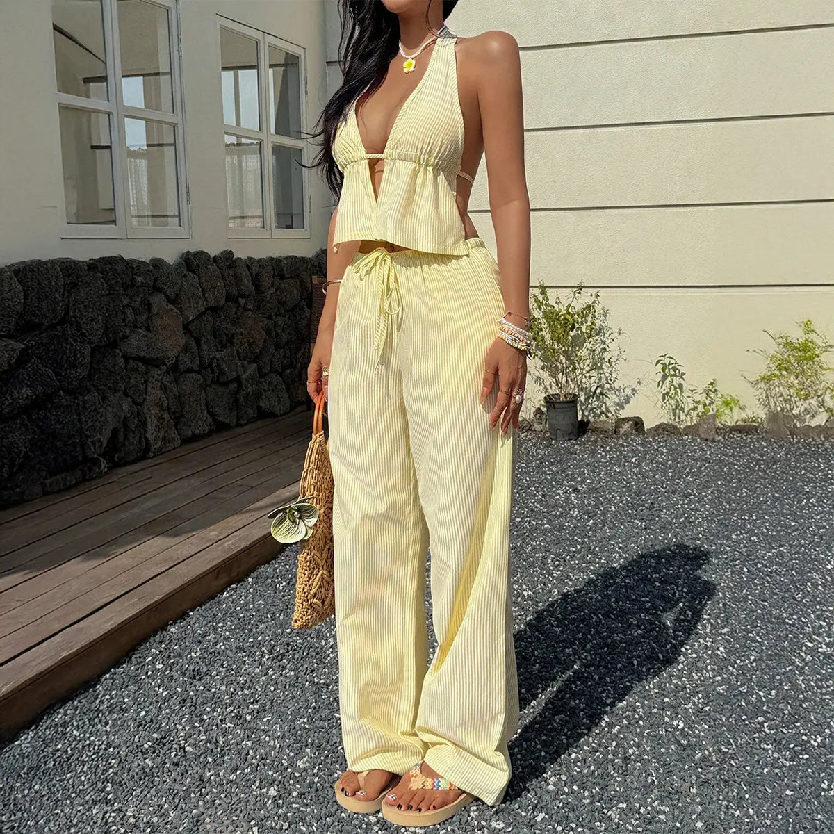 Ensemble deux pièces rayé jaune et blanc pour un look chic et décontracté – SecretBombe.