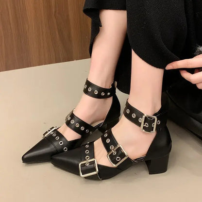 escarpins femme noirs à brides et boucles métalliques