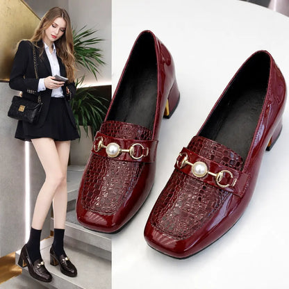 Escarpins mocassins vernis femme avec détail perle SecretBombe
