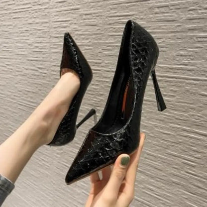 Escarpins femme noirs effet serpent talon stiletto SecretBombe