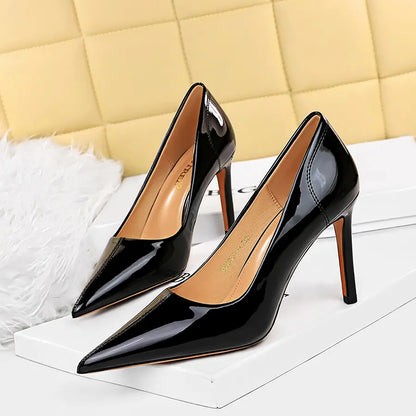 Escarpins vernis noirs bout pointu talon