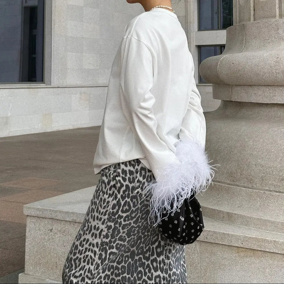 Jupe léopard femme fendue portée avec haut beige SecretBombe