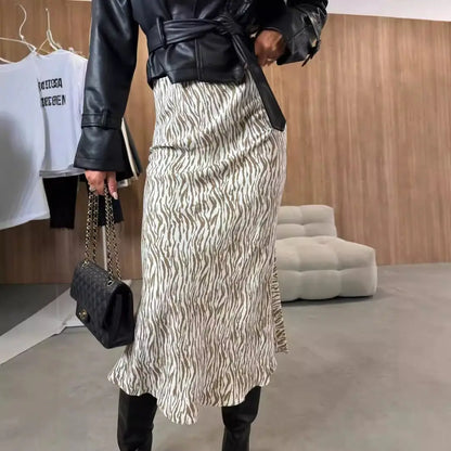 Silhouette élégante avec jupe midi imprimée – SecretBombe