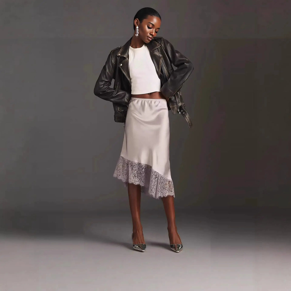 Jupe satinée beige avec dentelle style élégant SecretBombe