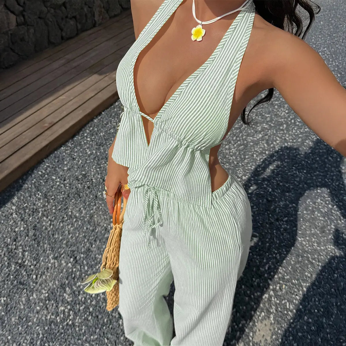 Ensemble d'été femme avec top échancré et pantalon ample à rayures – SecretBombe.
