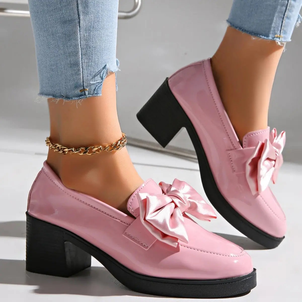 : Mocassins roses femme style chic avec finition vernie et semelle noire