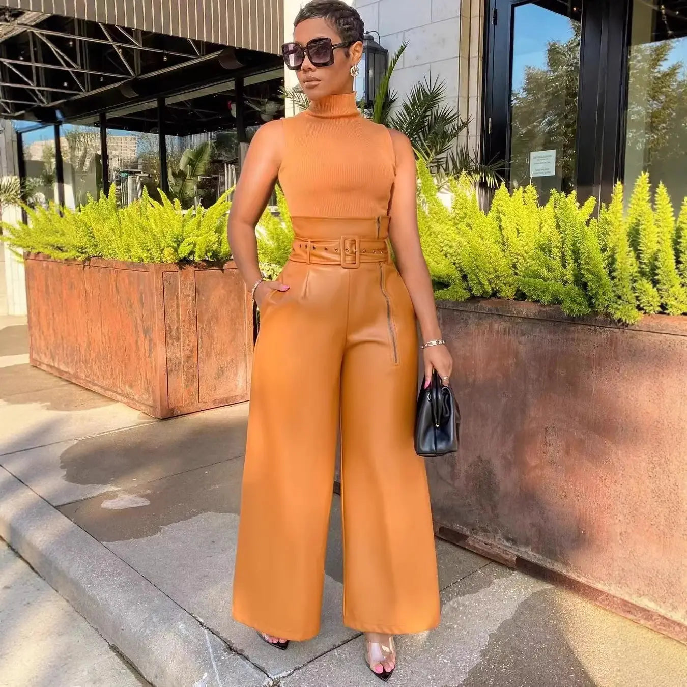 Pantalon simili cuir femme SecretBombe avec détail zip tendance