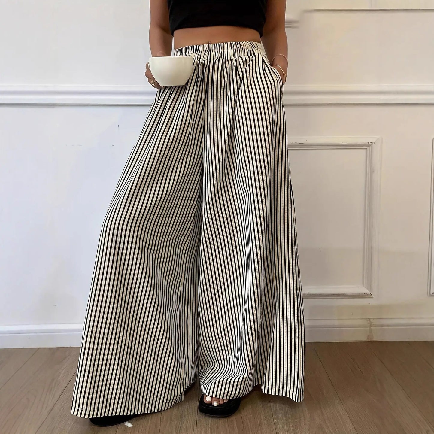 Pantalon fluide à fines rayures confortable et tendance – Collection SecretBombe.