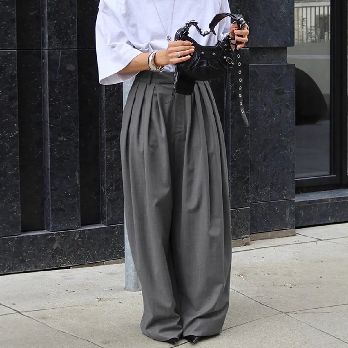 pantalon large gris taille haute femme coupe fluide chic moderne SecretBombe