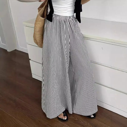 Pantalon large rayé noir et blanc SecretBombe pour femme, vue de face