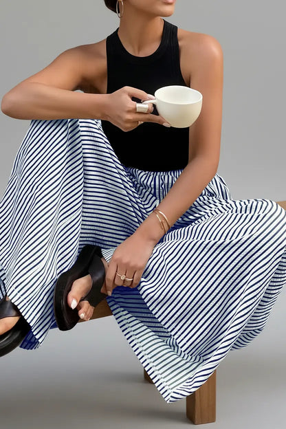 Pantalon large à rayures bleues et blanches, look estival raffiné – SecretBombe.