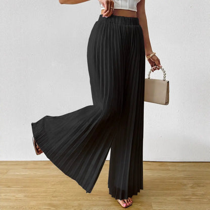 Look féminin avec pantalon plissé noir taille haute et sac assorti – Collection SecretBombe.
